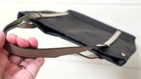 【ROPE PICNIC ショルダーリバーシブルトートバッグ】マチ部分の上のスナップボタンを留めるとよりスリムなシルエットに！