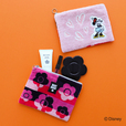 ファスナー付きタオル ￥3,080｜MARY QUANT ディズニー100周年「ミッキーマウス＆ミニーマウス」スペシャルデザイン