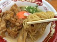 中細平打ち麺はプリッとした歯ごたえ