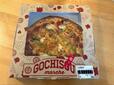 【ロピア マルゲリータピザ】「GOCHISOU marche」のおしゃれなボックス入りで626円、窓から見えるチーズたっぷりのビジュアルが開ける前から期待感を高めてくれます♪