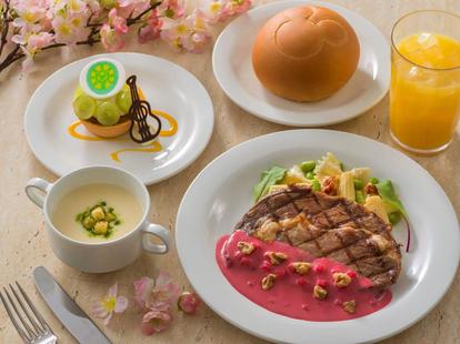 ダッフィー フレンズ がデザートに 東京ディズニーシー周年 春を感じる さくら メニュー 3 3 ディズニー特集 ウレぴあ総研