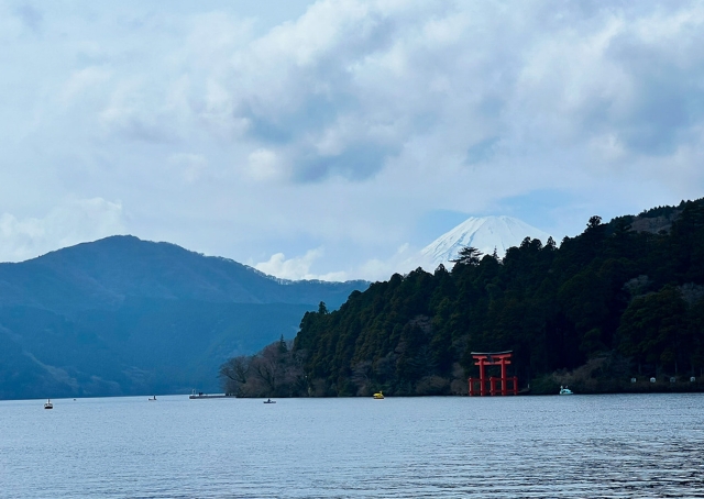 【Rakuten STAY FUJIMI TERRACE 箱根芦ノ湖】すべての客室がレイクビュー。条件が合う日には見事な逆さ富士が拝めるのだそう