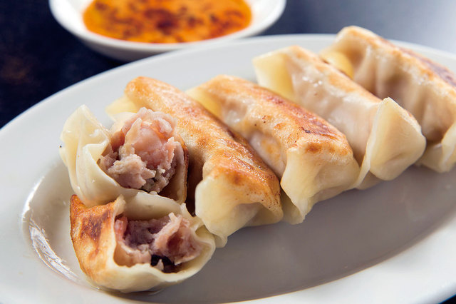 上海料理・飲茶 喬家栅　エビと豚肉焼餃子（5個）　 734円