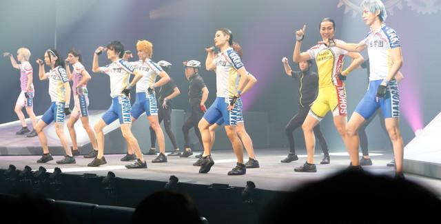 「弱虫ペダル」　「恋のヒメヒメ☆ぺったんこ」で踊るキャストたち。「ラブリーチャンスペタンコチャン♪」のフレーズが数日頭に残ること間違いナシ。