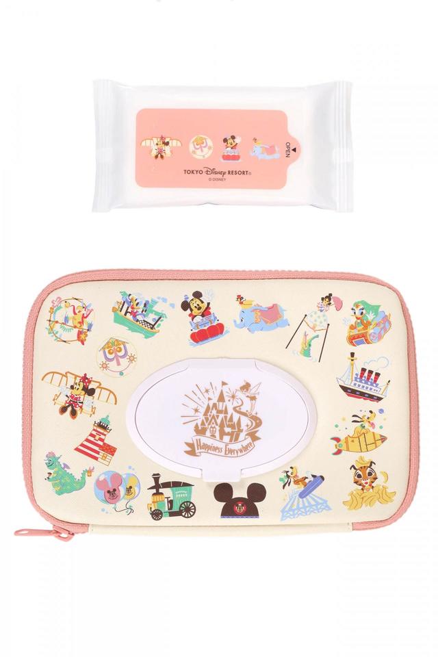 ウェットティシュ＆ケース 2,200円｜サイズ：（ケース）縦約14×横約21cm、（ウェットティシュ）10枚入り｜販売店舗：東京ディズニーランド「キングダム・トレジャー」、東京ディズニーシー「ヴィラ・ドナルド・ホームショップ」