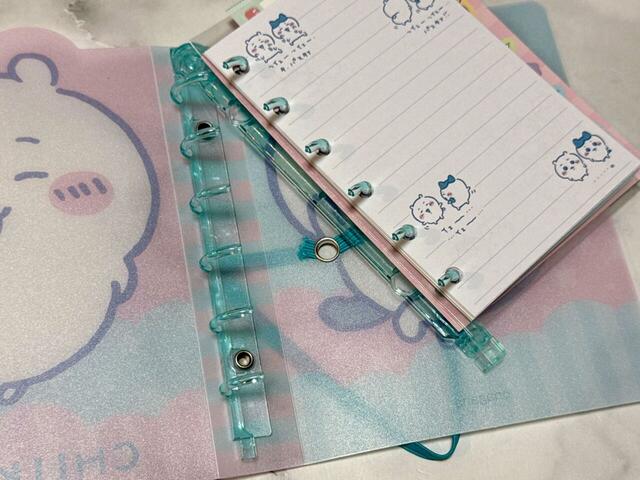 バインダー形式のため、市販のリフィルを追加してカスタムして使えます♪