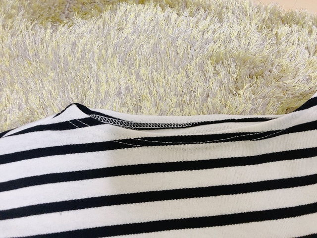 【ワークマン サーバーバスクシャツ】首元は抜け感のあるボートネック