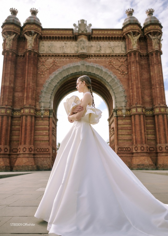 クラウディア|「ST(サチコツツイ)」新作ウェディングドレス|STB0009_Offwhite