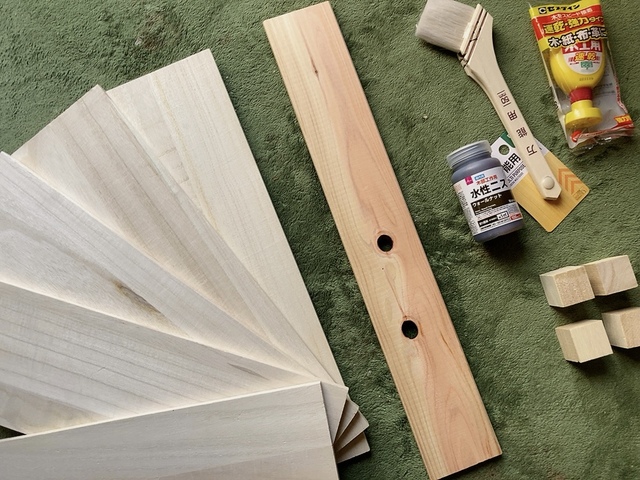 【ダイソー 木材DIYセット】ハケやニス、ボンドも全て税込110円で手に入ります