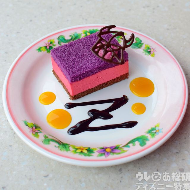 スペシャルデザートミックスベリームースケーキ