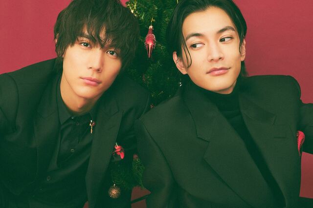 左から中川大志、渡邊圭祐  撮影：友野雄