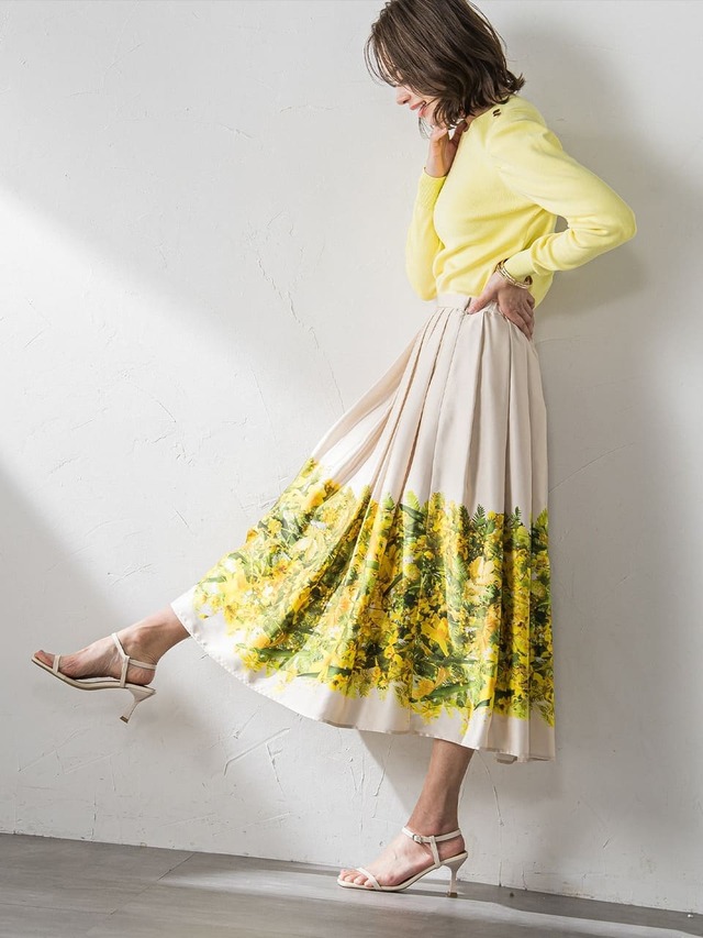 【ビアッジョブルー「Mimosa Hem Skirt」】価格:¥36,300(カラー:ホワイト、ベージュ)