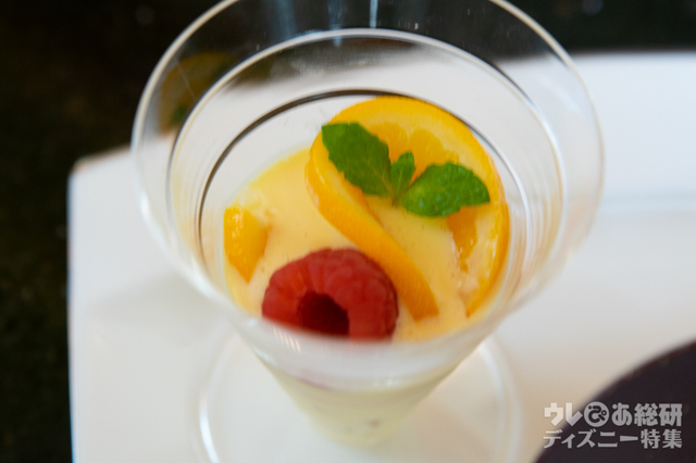 “ハイピリオン・ラウンジ スペシャルケーキセット”ティラミス 1,700円|ディズニーアンバサダーホテル「ハイピリオン・ラウンジ」