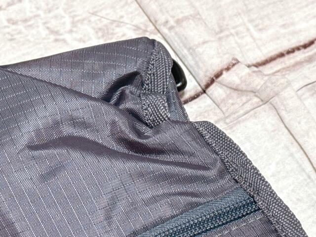 明るすぎず暗すぎない絶妙なトーンのグレー。一滴モーブカラーを混ぜたようなニュアンスのある色味