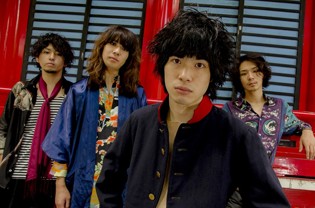 カップヌードル食べ放題フェスに出演した黒猫チェルシー