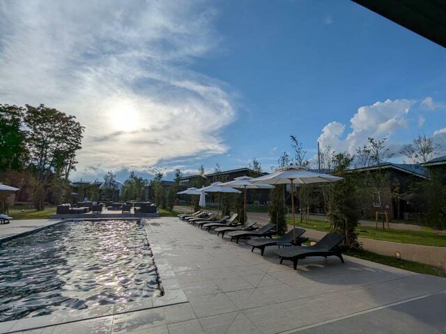 AWAUMI 富士河口湖リゾート・夕方のプール