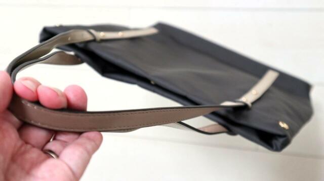 【ROPE PICNIC ショルダーリバーシブルトートバッグ】マチ部分の上のスナップボタンを留めるとよりスリムなシルエットに！