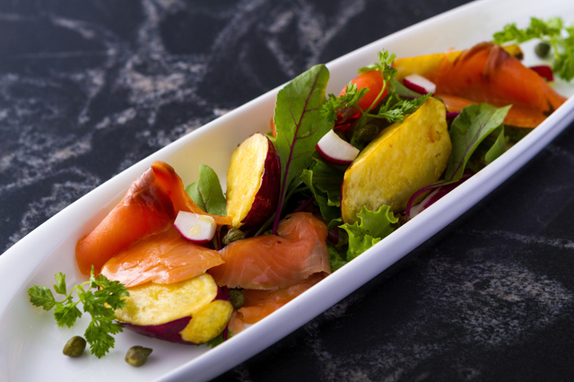 薩摩芋とオータムサーモンのサラダ仕立て