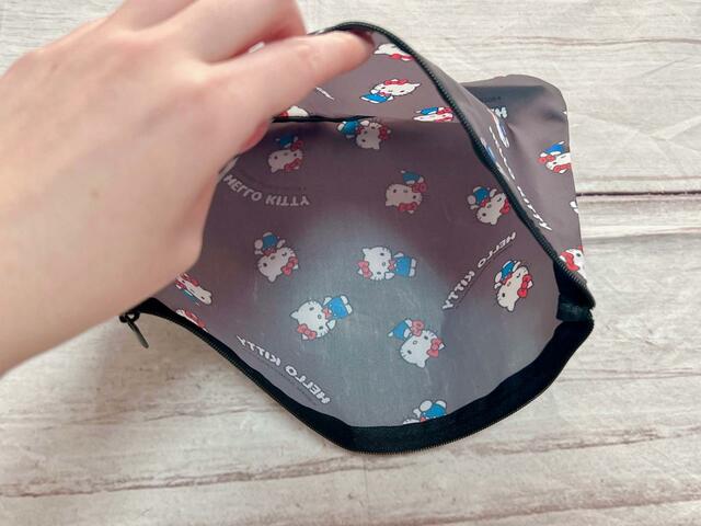 内側にはポケットなどはないシンプルな作り