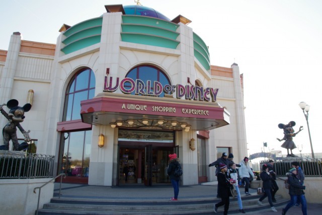 パークグッズが購入できる「World of Disney」