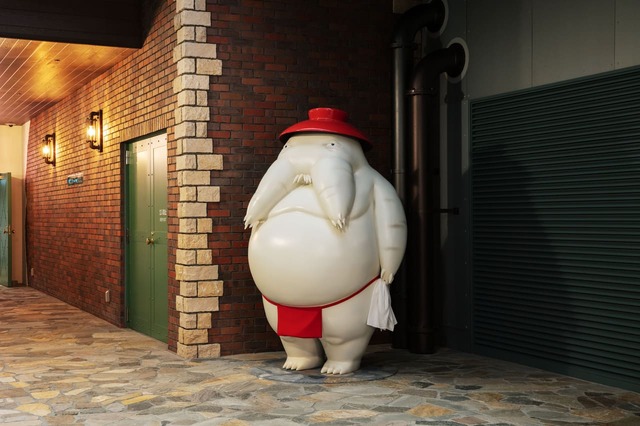 ジブリの大倉庫「にせの館長室」のそばにあるエレベーターの1階付近にいるおしらさま