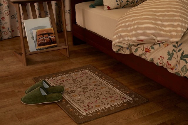 【ニトリ】足元には冷えを和らげるマットとスリッパ