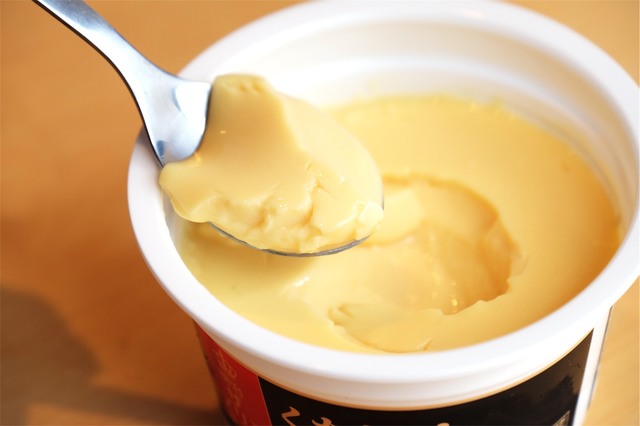 「明治 ザ プリンくちどけプレミアム」は滑らかな口どけと上品な後味が特徴