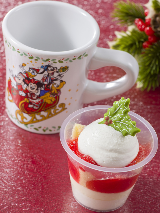 ストロベリーデザート、スーベニアカップ付き 800円｜東京ディズニーランド「スウィートハート・カフェ」｜東京ディズニーリゾート「ディズニー・クリスマス」2019スペシャルメニュー