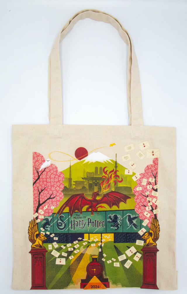 トートバック 2,000円｜ミナリマ 1周年アニバーサリー 限定アート｜ワーナー ブラザース スタジオツアー東京 – メイキング・オブ・ハリー・ポッター