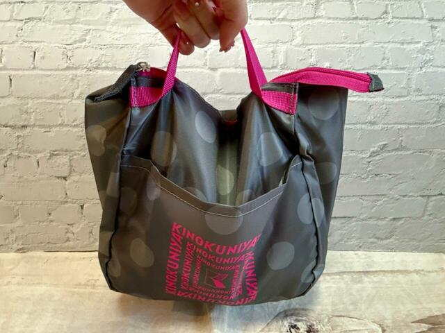 ベルトを持ち手にすれば持ち運びに便利