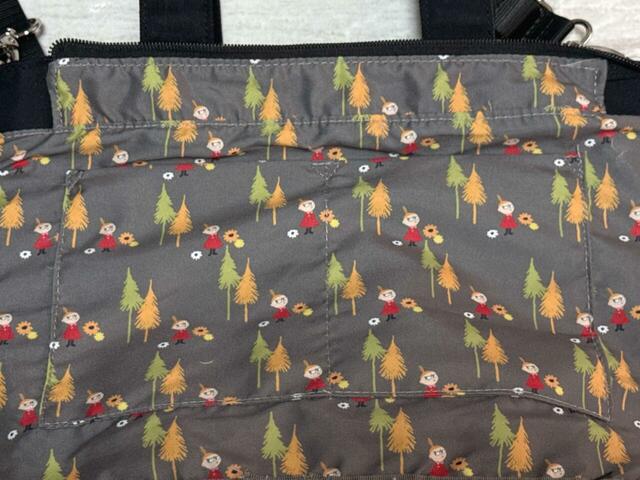 内側はオープンポケットが2つついています