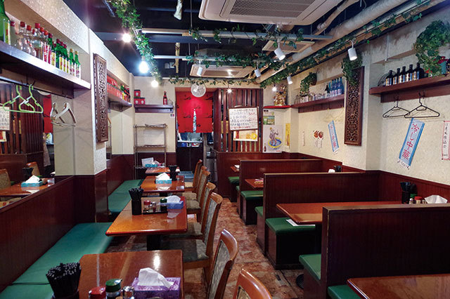 新橋「餃子ランチ」の名店／大連 餃子房　内観