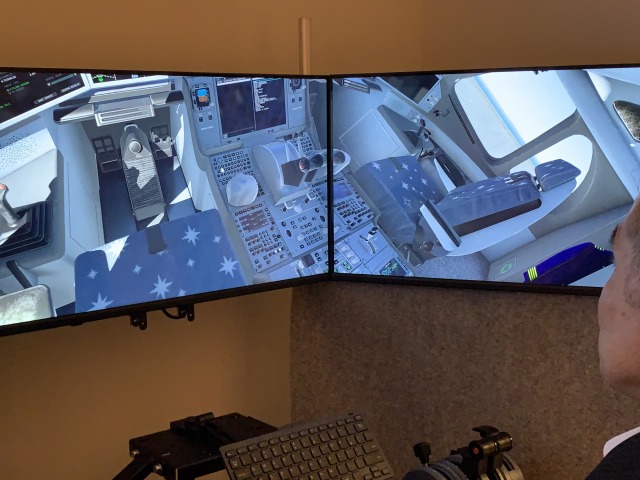 コックピットの中の機械など細かいところも似ることもでき、動かすスイッチも入れられる