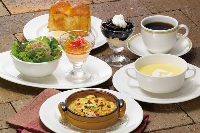 【ロイヤルホスト】「帆立とサクラマスのちいさなマカロニグラタン シェフのおすすめランチ」2,178円（税込）