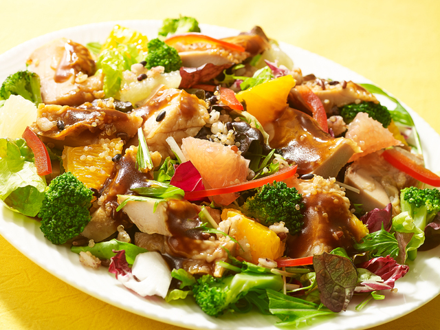 照り焼きチキンとフルーツのパワーサラダ フルーツビネガードレッシング