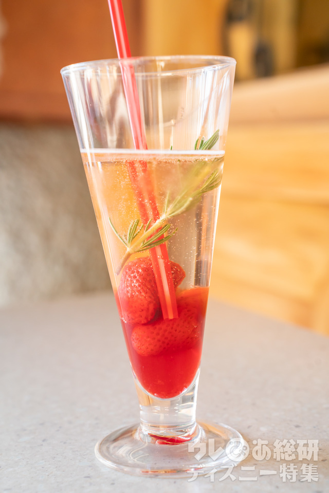 スパークリングワインカクテル(ストロベリー)