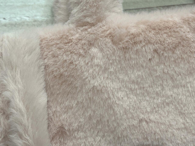 カラーはピンクとグレーの2色展開。今回は、ブランドのテーマカラーであるピンクをチョイス！