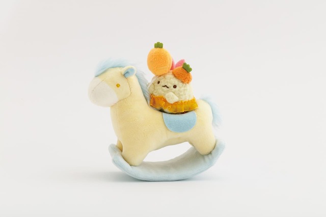 【すみっコぐらし新商品】「おかざりすみっコ」2個セット 3,190円/木馬にのってゆらゆらゆれるよ~
