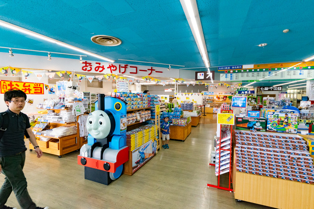 新金谷駅「プラザロコ」内には、充実したトーマスグッズ購入コーナーが!｜大井川鐵道「Day Out With Thomas 2018」