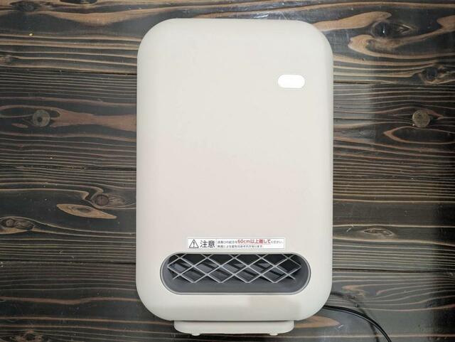 【アイリスオーヤマ 人感センサー付きセラミックファンヒーターJCH-127D-C人感センサー付きセラミックファンヒーターJCH-127D-C】コロンと丸みのあるフォルムのシンプルなデザイン