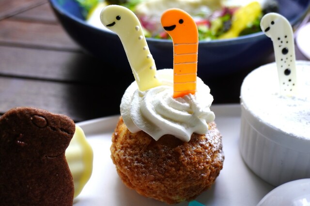 ハイアット セントリック 銀座 東京「すみだ水族館コラボアフタヌーンティー」ニシキアナゴとホワイトスポッテッドガーデンイールシュー