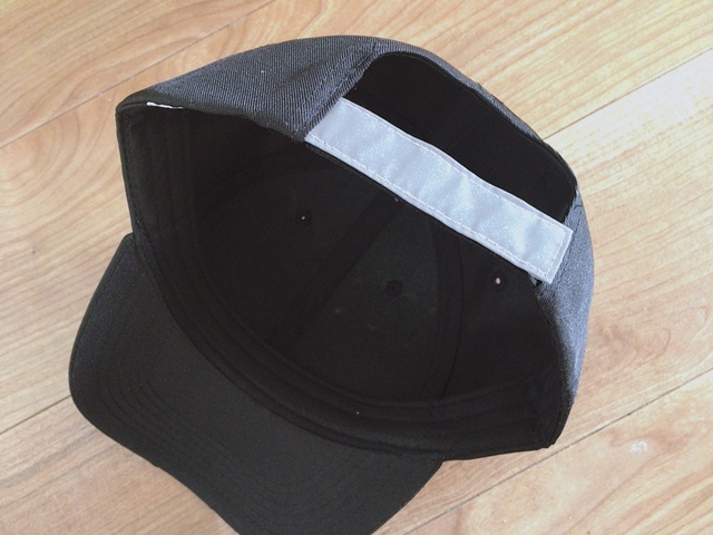 【ワークマンの黒キャップ】安全テープで夜道も安心