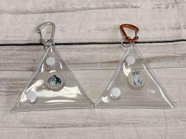 カラビナ付き三角クリアケース／各税込110円