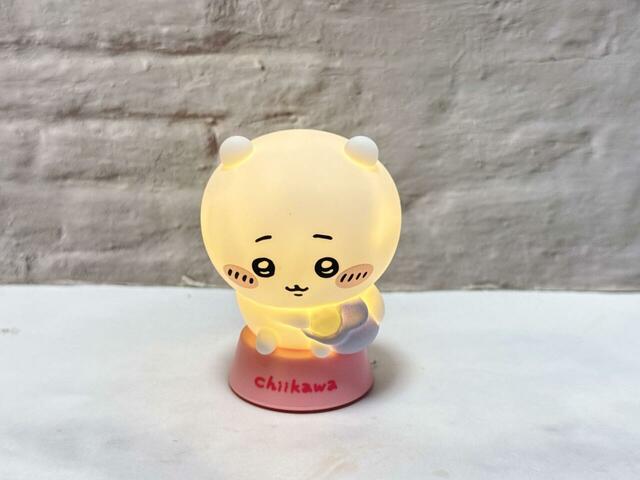 スイッチをオン！ほんわか光るちいかわがかわいい♪