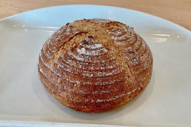 「『ヴァイツェンミッシュブロート』は薄く切り、カリッと焼くとおいしいと思います」（荒木さん）