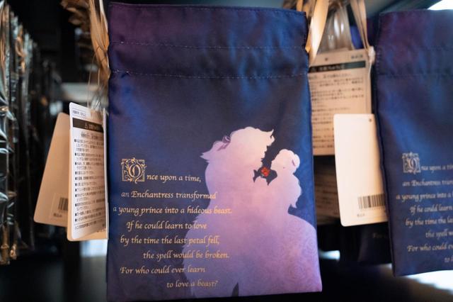 巾着 1,200円｜サイズ：W150mm×H200mm｜劇団四季 ディズニーミュージカル『美女と野獣』東京ディズニーリゾート内舞浜アンフィシアター公演オリジナルグッズ