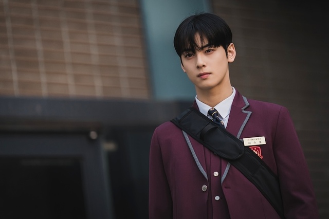 『女神降臨』 U-NEXTにて独占配信中 