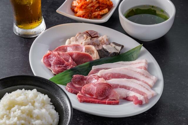 「国産米・神戸ポーク・和牛ミックスホルモン食べ放題」＜期間：2025年6月28日～7月27日＞【「牛恋 池袋店」に最強コスパランチ登場！和牛ミックスホルモン・神戸ポーク・国産米が“1,650円”で食べ放題！】