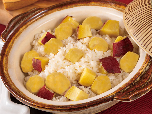 「栗と薩摩芋の炊き込みご飯」<期間:2026年9月19日~22日>【ライブキッチンで焼き上げる「サーロインステーキ」が食べ放題!東京ベイ舞浜ホテルの『シルバーウィーク限定ランチビュッフェ』が超豪華!】