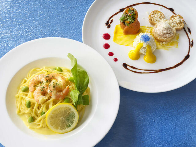 スペシャルセット 2,800円|販売店舗:イーストサイド・カフェ| 東京ディズニーランド ディズニー・パルパルーザ「ドナルドのクワッキー・ダック!ダック!ダックシティ!」スペシャルグッズスペシャルメニュー